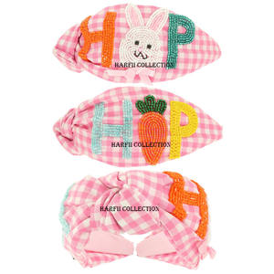 Ornement capillaire de créateur mettant en valeur des embellissements faits à la main, des détails de patchwork, des pierres de cristal et une structure torsadée tendance. - Product Image 6