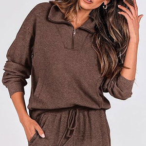 Ensemble de survêtement pour femme de style moderne, confortable, deux pièces, conçu pour la vie quotidienne et le confort toute la journée - Product Image 5
