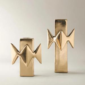 Candelabro Moderno de Metal Dorado con Diseño Geométrico, Portavelas Cónico Abstracto con Puntas, Soporte para Velas de Pilar, Decoración Única y Lujosa para el Hogar, Bodas y Mesas - Product Image 5