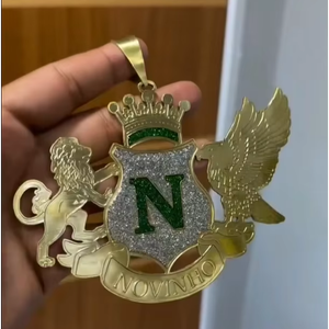 Colgante Personalizado de Plata 925 y Oro 10K con Escudo Real, León, Águila y Corona, Collar con Nombre Estilo Hip Hop - Product Image 1