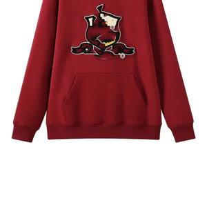 เสื้อสเวตเชิ้ตคอกลมสีแดงขาว ปักอักษรเชนิลล์ สไตล์มหาวิทยาลัย ทรงโอเวอร์ไซส์ สตรีทแวร์ สำหรับฤดูหนาว พิมพ์ลายปักด้านหน้า - Product Image 2