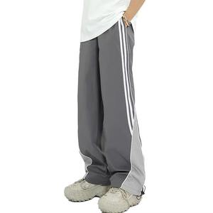 Pantalon de survêtement évasé vintage 2026 pour homme avec logo personnalisé, rayures droites et courbes, en nylon, coupe coupe-vent, OEM - Product Image 4