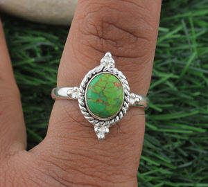 แหวนแต่งงานคลาสสิกสำหรับผู้หญิง ทำด้วยมือจากเงินแท้ ประดับด้วยพลอยสีเขียวธรรมชาติ งานศิลปะแบบพันลวด ขายส่ง - Product Image 4