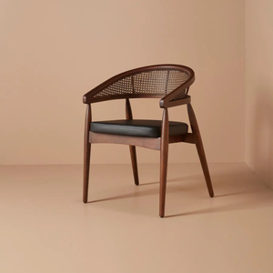 Silla de Madera de Teca Sólida Auténtica con Asiento Acolchado Confortable y Respaldo de Ratán Tejido a Mano para un Interior Elegante - Product Image 1