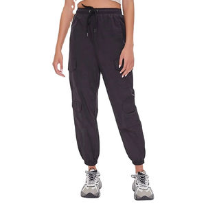 Conjunto de 2 Piezas de Pantalones Jogger Cargo Tejidos Casuales de Moda con Logotipo Personalizado y Chaqueta Corta, Conjunto Deportivo de Mujer con Cortavientos de Nailon 2026 - Product Image 4