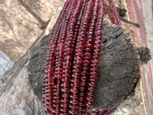 Perles rondes lisses en grenat naturel du Mozambique, pierres précieuses rouges pour la fabrication de bijoux (4-6 mm) - Product Image 4