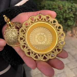 Mini Quemador de Incienso Aromático Dorado de Hierro y Metal Estilo Medio Oriente - Ecológico para Uso en el Hogar y la Oficina - Product Image 2