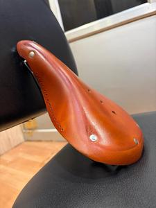 Sillín de Bicicleta Vintage de Cuero Genuino de Grano Completo Hecho a Mano de Primera Calidad con Doble Resorte, Fabricante OEM/ODM para Adultos Unisex - Product Image 5
