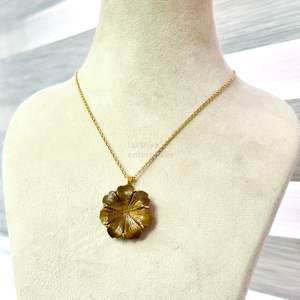 Pendentif Fleur en Œil de Tigre Naturel, Collier en Pierre Précieuse Sculptée, Élégant Pendentif Floral Œil de Tigre pour Femme, par Grossiste Indien - Product Image 6