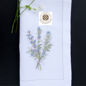 Lino natural con múltiples bordados de rosas, suave pero duradero, que agrega una elegancia romántica a las mesas y reuniones especiales. - Product Image 3