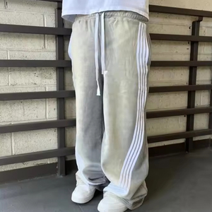 Pantalones Deportivos para Hombre, Diseño Casual con Rayas en Contraste y Logotipo Personalizado, Corte Recto, Holgados, Estilo Oversize, Tejido Grueso - Product Image 3