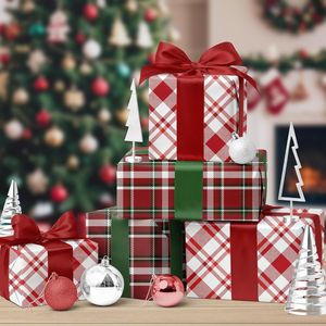 Rollo de Papel de Regalo Navideño Reversible con Diseño Clásico de Tartán Rojo y Blanco para Fiestas Invernales, 17 Pulgadas - Product Image 3