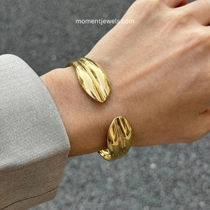 Brazalete de Acero Inoxidable Chapado en Oro Real de 18K para Mujer, Diseño de Rayas, Recubrimiento PVD, Joyería Hipoalergénica, 29g - Product Image 6