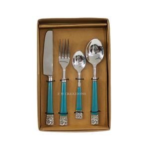 Fabrication de couteaux, fourchettes et cuillères faits à la main en acier inoxydable de haute qualité 4 pièces couverts ensemble de vaisselle 4 pièces - Product Image 1