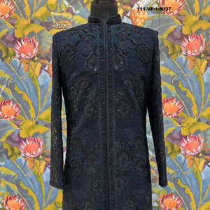 Sherwani formel pour homme, bleu prussien, orné de perles à la main, style indo-occidental, avec motifs floraux complexes et tissu en mélange de soie de qualité supérieure - Product Image 1