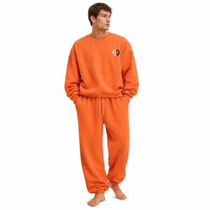 Combinaison en polaire surdimensionnée pour homme, conçue avec un tissu en polaire épais, coupe décontractée, toucher doux et chaleur confortable pour la maison et les voyages. - Product Image 1