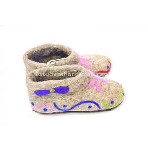 Chaussures montantes en feutre, artisanat unique, produit artisanal - Product Image 1