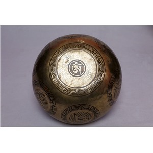 Cuenco Tibetano Artesanal de Latón Antiguo Pulido de Excelente Calidad con Baño de Oro para Meditación y Yoga - Product Image 5