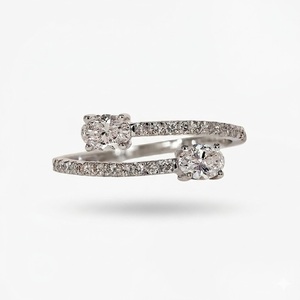 Bague ouverte ajustable en diamant de laboratoire ovale de 0,73 carat, certifiée IGI, couleur E, pureté VS1, avec bande ouverte de 0,50 carat, pour empilage - Product Image 2