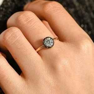 แหวนหมั้นเพชรซิคอน CVD 1 กะรัต รับรองโดย IGI เงินแท้ 925 ชุบทอง 14K เครื่องประดับเจ้าสาว - Product Image 2