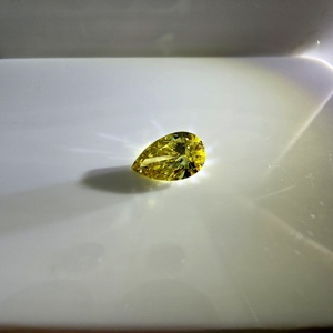 Diamante suelto de 0.9 quilates, color amarillo intenso, talla pera, brillo brillante, VS1, creado en laboratorio, para anillo de compromiso y fabricación de joyas. - Product Image 4