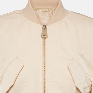 Chaqueta Bomber Reggie de Satén Regular, Satén Texturizado Color Hueso, Hombros Anchos, Cierre Bidireccional, Reversible, Impermeable, Unisex, de Lujo - Product Image 5