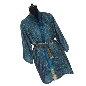 KS013 Hermosa Chaqueta Floral de Seda Vintage, Estilo Bohemio, Corta, Hecha a Mano, con Cierre de Cinturón, Kimono Corto de Sari Vintage - Product Image 1