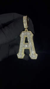 Colgante de Diamantes de Plata de Ley 925 con Iniciales Personalizadas de Alta Calidad, Ideal para Ocasiones Especiales, Disponible de la A a la Z - Product Image 3