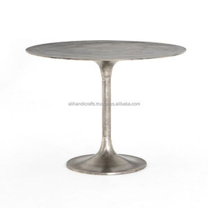 Table de bistrot ronde en métal noir mat – Table à manger moderne à pieds évasés pour cafés urbains et salles de repos professionnelles - Product Image 5