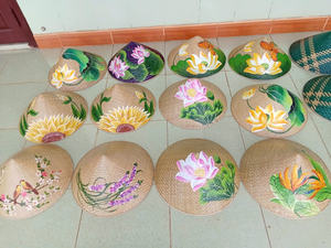 Sombrero Cónico de Hoja de Palma de Bambú Natural con Estructura Ligera, Ideal para Exhibiciones Culturales, Agricultura y Mercados de Exportación - Product Image 4