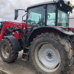 Tractor Agrícola Usado Massey Ferguson MF 5711 M 4x4, 22HP, Motor Cummins, con Caja de Cambios y Bomba - Product Image 6