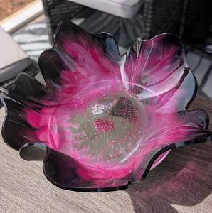 Bol à fleurs irrégulier rose vif et noir - Décoration d'intérieur unique, boîte à bibelots, objet d'art - Product Image 3