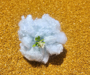 Fibra hueca siliconada HCS de 7Dx32mm, 100% poliéster, antiestática, reciclable, para relleno de telas no tejidas. - Product Image 1