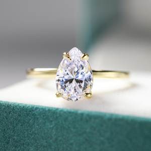 Anillo de Compromiso de Moissanita en Forma de Pera, Plata de Ley 925, Chapado en Oro de 14K, Anillo de Novia Alternativo Cultivado en Laboratorio - Product Image 5