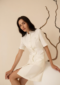 Tunique médicale professionnelle blanche à manches courtes, uniforme moderne pour les soins de santé et la beauté, haut de blouse minimaliste pour infirmières - Product Image 5