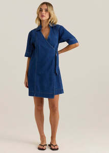 Classic Blue Wash Denim Wrap Dress Machine Stitched Comfortable Fitted Denim Wrap Denim Jeans V-Neck Casual Dresses In Low MOQ - Product Image 2
