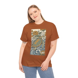 Camiseta Oversize de Seda Estampada con Diseño Japonés de Tortuga Koi, 220 Gramos, Color Sólido - Product Image 5