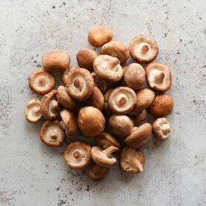 Hongos Shiitake Secos de Marca Privada OEM, Empaque Personalizado Disponible - Product Image 2
