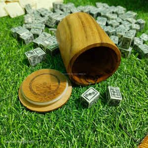 Ensemble de gobelets à dés en bois d'acacia de luxe avec deux dés en os, accessoire de jeu fait main au meilleur prix - Product Image 2