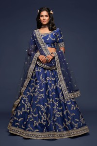 Conjunto de Lehenga Choli Azul Bordado Rivaayat House con Estampado Floral, Traje de Novia con Dupatta, Cuello Barco, Manga Corta, Largo hasta el Suelo - Product Image 2