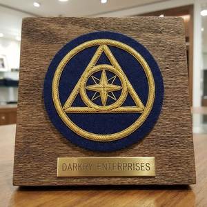 Badge maçonnique personnalisé fait main en fil de bullion, écusson brodé rose de la boussole dorée en feutre bleu pour uniforme de blazer, vente en gros - Product Image 2