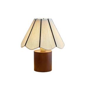 Lámpara de Mesa Moderna de Hierro con Pantalla de Tela Beige, Base Redonda, Hecha a Mano, Autoadhesiva, para Dormitorio, Decoración Interior Diwali - Product Image 2