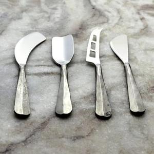Elegante juego de cuchillos para queso de metal que realza los momentos gastronómicos, con un diseño que combina practicidad y arte. - Product Image 6