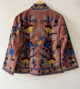 Veste en velours rose poudré faite à la main pour femmes, brodée à la main, style Suzani, motif floral cachemiri, blazer traditionnel à manches longues - Product Image 2