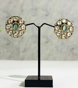Boucles d'oreilles clous rondes Polki vert menthe de luxe plaquées or, bijoux de mode traditionnels indiens pour mariages et fêtes, pour femmes - Product Image 5