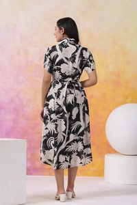 Vestido de Seda Rusa de Alta Demanda para Mujer, Elegante Estampado Inspirado en la Naturaleza sobre Seda Suave de Lujo, Perfecto para la Noche o para Usar en Vacaciones - Product Image 3