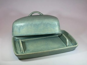 Pot à beurre de style vintage avec couvercle à poignée cintrée, plateau de service profond, finition émaillée lisse, élégant récipient à beurre pour comptoir de cuisine - Product Image 2