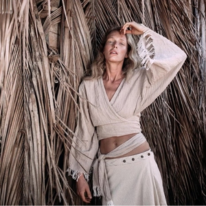 Top cruzado bohemio para mujer, estilo kimono tribal, top corto de manga ancha, blusa hippie gitana, top corto con lazo, ropa festiva para yoga - Product Image 3