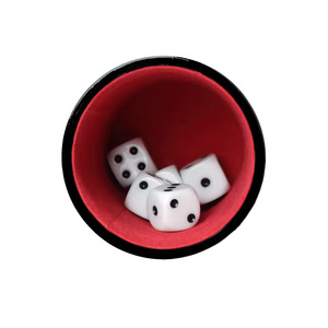 Gobelet à dés en PU rouge avec 5 dés blancs, design classique, rangement durable pour adultes, utilisation pour les jeux de hasard - Product Image 6