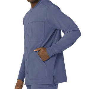 Chaqueta de uniforme médico cómoda y elástica con cremallera frontal para hombre, de secado rápido, transpirable, con logo personalizable, color sólido, para calentamiento. - Product Image 4